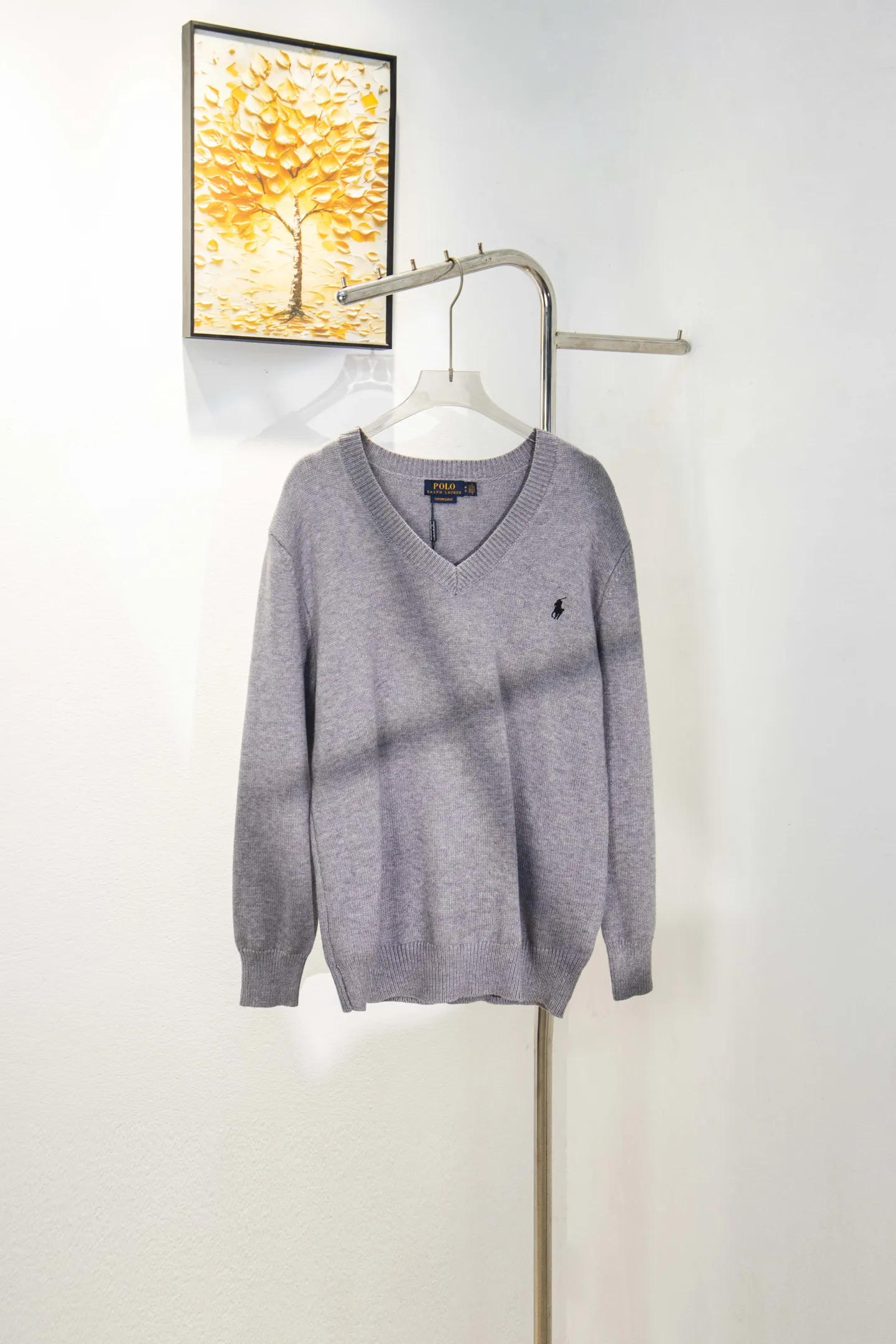 P210 Style number: Y197 Ralph Lauren men's crew neck sweater men's hemp flower original collar sweater. The version is really good-looking. It can be worn alone or as a jacket to be worn inside or outside. The upper body shows personal fashion charm. Four colors are available. The same style for men and women. A must-see item for new summer products. Tag, hanging grain, washed, packaging bag, full set of accessories. Very good appearance. Super exquisite workmanship. Size: S-XL